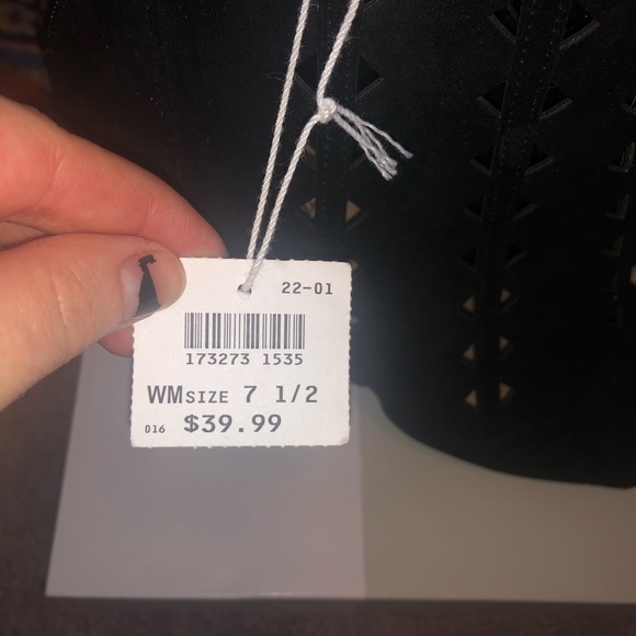 Black open toed heeled booties - Picture 6 of 6